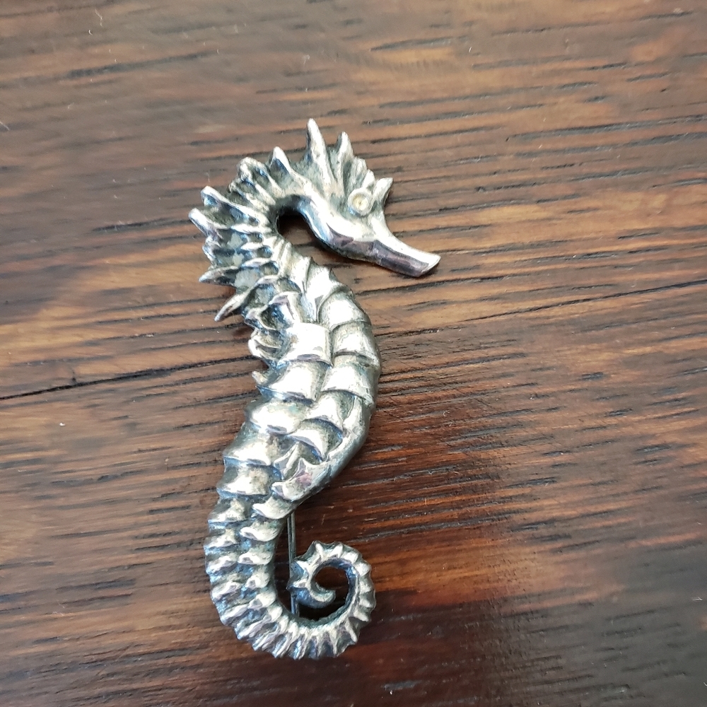 Vintage sterling seahorse